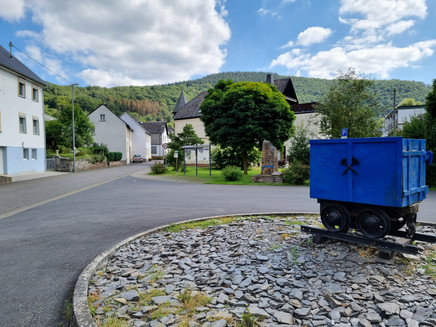 Loro at the parking lot