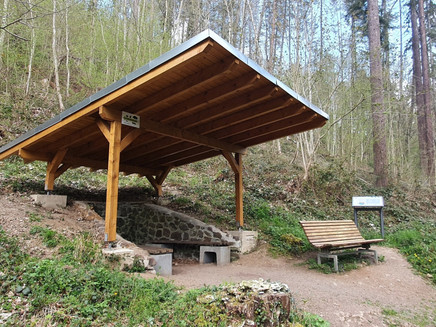 Shelter at the start of the hunting path