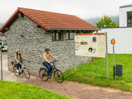 Mosel-Radweg bei der römischen Villa Mehring
