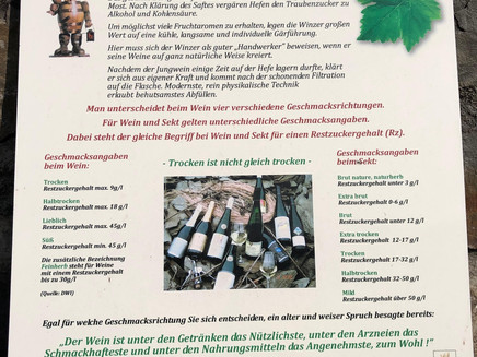 Infoschilder auf dem Pissamann-Weinlehrpfad
