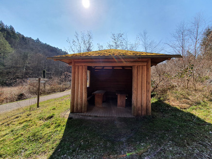 numerous shelters are located along the route
