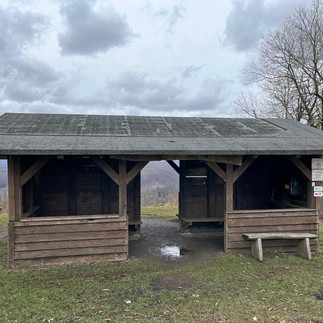 Die Schutzhütte auf dem Stöberhai