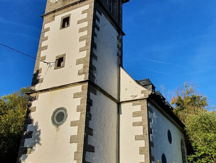 Kirche St. Georg und Marien an der Burgruine Rauenstein