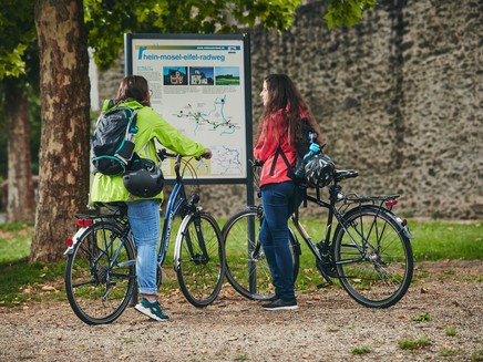 Informationstafel Rhein-Mosel-Eifel-Radweg in Rhens