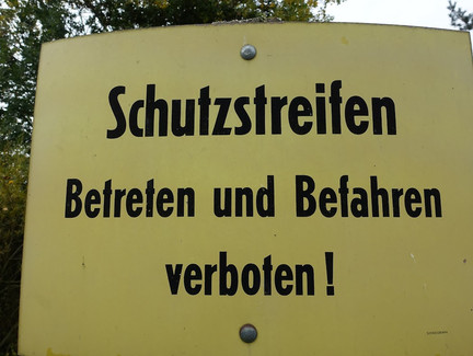 Historisches Verbotsschild im Sperrgebiet