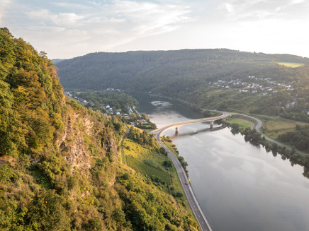 Blick auf die Moselschleife bei Kröv