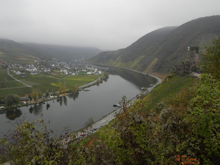 View of Metternich ruin above Beilstein and Ellenz