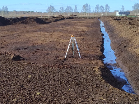 202505 Polter Graben Stativ breit