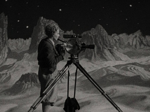 Headerbild: Frau im Mond