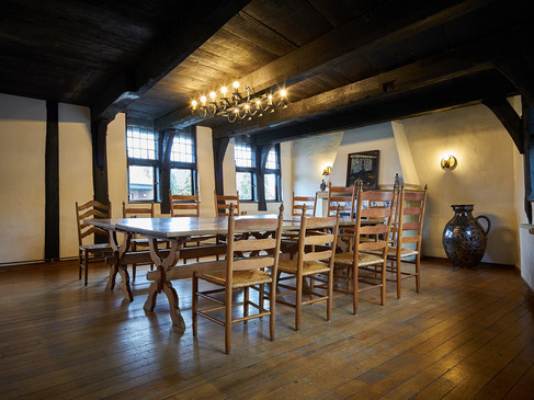 Historische Sitzmöbel Hunnenporte