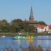 Blick über die Havel auf die Dorfkirche Geltow