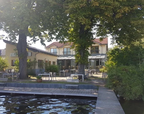 Steg am Restaurant Fährhaus