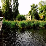 Blick vom Wasser auf das Kavalierhaus