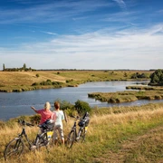 Oderbruchbahn-Radweg mit Blick auf die Lietzener Teiche, Foto:Seenland Oder-Spree e.V./Florian Läufer