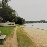 Der Sand, das Wasser und bestes Wetter an der Badestelle in Jessern, Foto:TEG