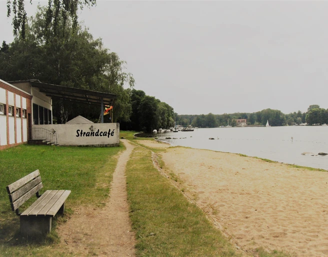 Der Sand, das Wasser und bestes Wetter an der Badestelle in Jessern, Foto:TEG