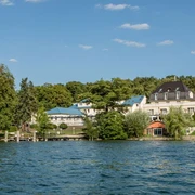 Hausansicht vom See