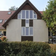 Hinter diesen unscheinbaren Mauern befindet sich die Kleine Galerie