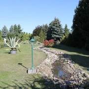 Blick in den weitläufigen Garten der Alten Schmiede, Foto:TEG
