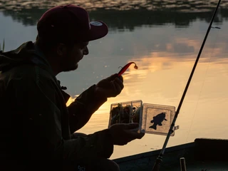 Angler im Boot, Sonnenuntergang