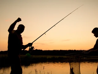 Angler im Sonnenuntergang