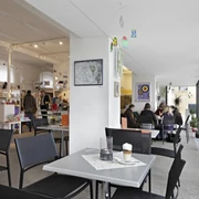 Café und Shop im museum FLUXUS+