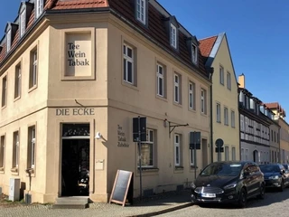 Außenansicht mit Straße