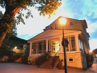 Bellevue Außenansicht am Abend