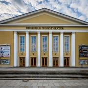 Friedrich-Wolf-Theater außen