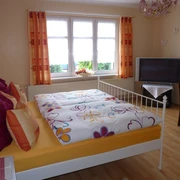 Schlafzimmer mit Doppelbett