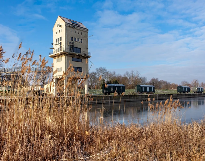 Aussenansicht des Verladeturms im Kulturhafen Groß Neuendorf