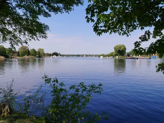 Blick auf den Dämeritzsee vom Rathauspark in Erkner