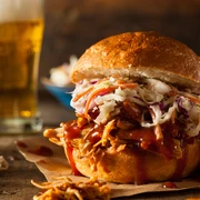 Saftiger Burger in der Pechhütte