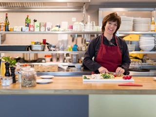 Speisenzubereitung im Sukhavati Bistro