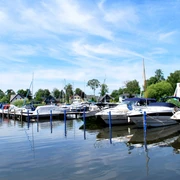 Marina Wendisch Rietz - Hafendorf mit Bootsliegeplätzen