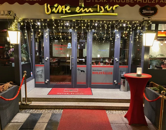 Eingang des Steak-House Holzfäller in Frankfurt (Oder)