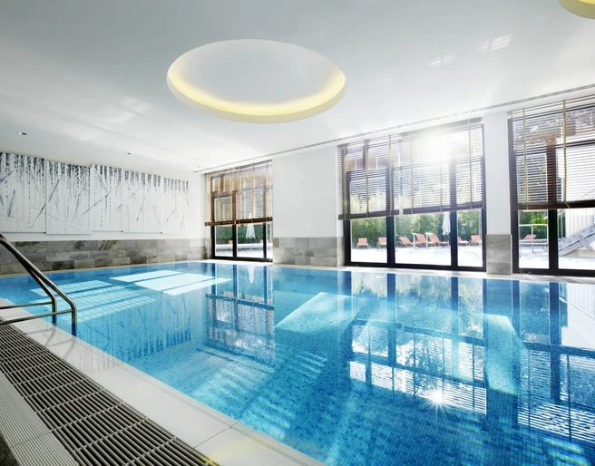 Innen-Sportschwimmbecken