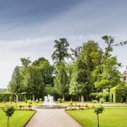 Blick auf den rekonstruierten Barockgarten von der Orangerie aus