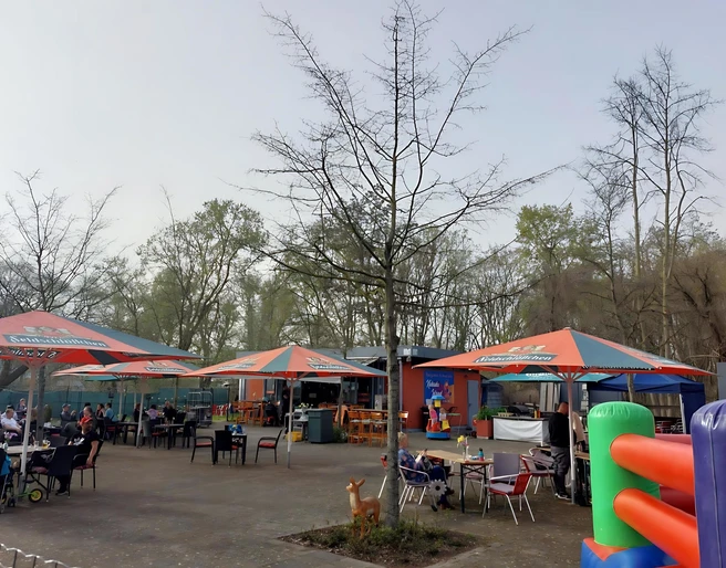 Biergarten und Inselcafé Kakadu Island