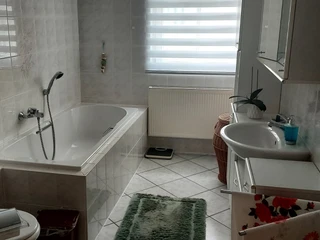 Badezimmer in der Ferienwohnung Priewisch in Eisenhüttenstadt