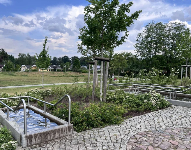 Wassertretbecken im Kneipp-Park Wendisch Rietz