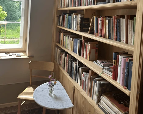 Bibliothek im Café Gut Sonnenburg