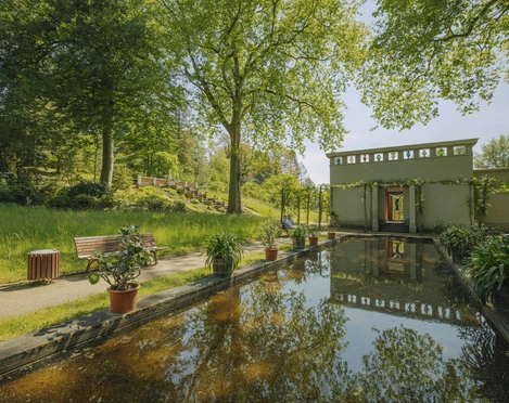 Stibadium im Paradiesgarten im Botanischen Garten