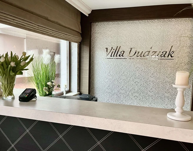 Rezeption des Hotel Villa Dudziak