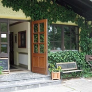 Eingang zum Café Jost