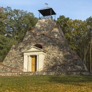 Pyramide Garzau