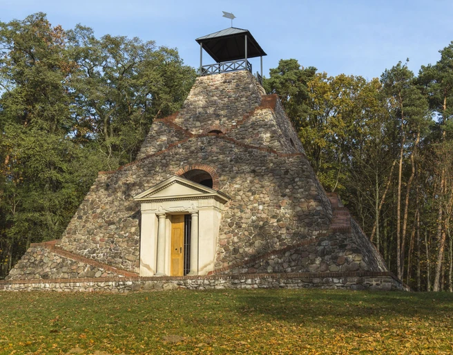 Pyramide Garzau