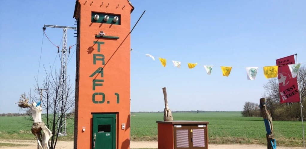 Galerie TRAFO.1 in Regenmantel