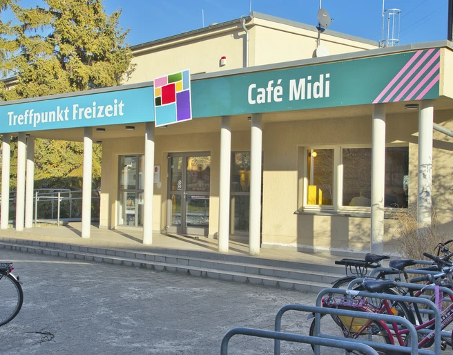 Eingang Treffpunktfreizeit / Cafe Midi
