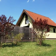 Ferienhaus Neuenhagen Außenansicht – ein Ferienhaus mit Garten